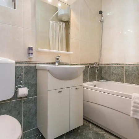 Apartment Stunning In With Wifi Makarska