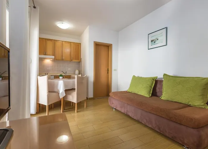 Vukovarska I * Makarska